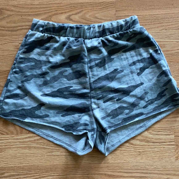 Camo Comfy Shorts - Picture 1 of 3